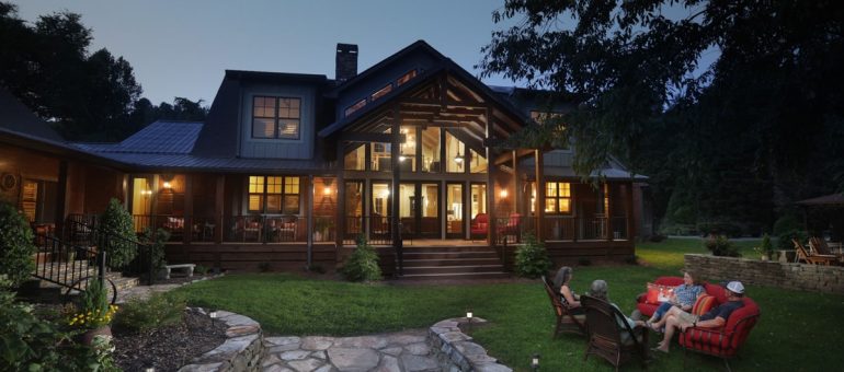 Facing the North Georgia Toccoa River there is always something to see. Blue Ridge, Georgia