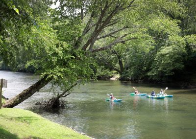 The Toccoa River is a great place to make new friends. Blue Ridge, Georgia