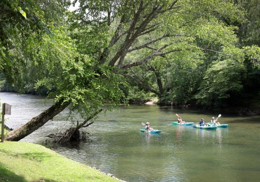 The Toccoa River is a great place to make new friends. Blue Ridge, Georgia